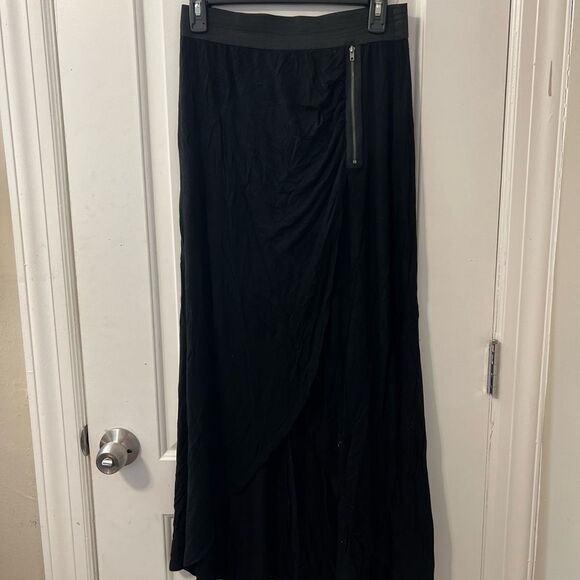 Black maxi skirt - Picture 1 of 6